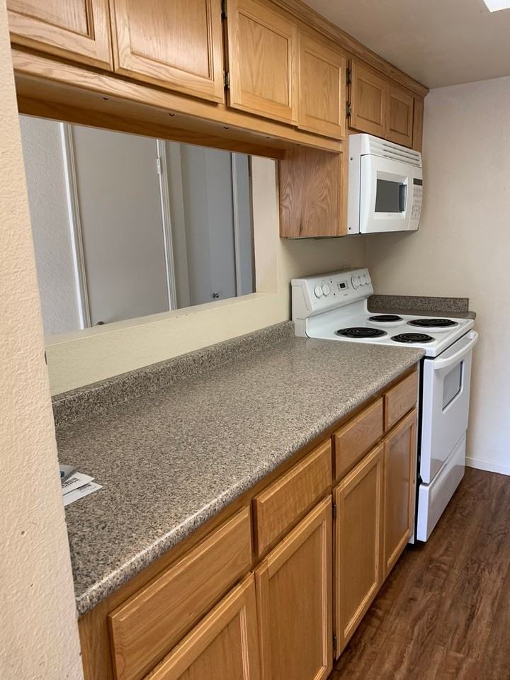 1027 Southwood Dr #D - Photo 3 of 8