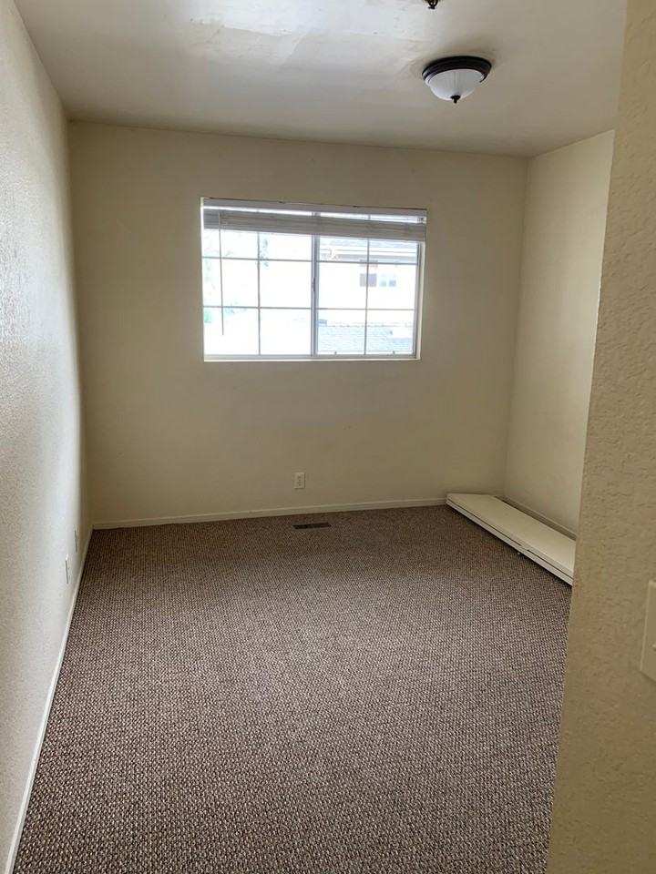 1027 Southwood Dr #D - Photo 6 of 8