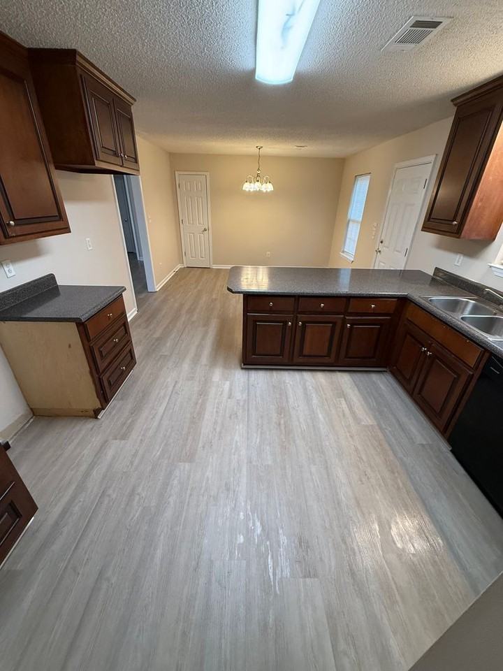 1460 Georgia Ave Se - Photo 2 of 10