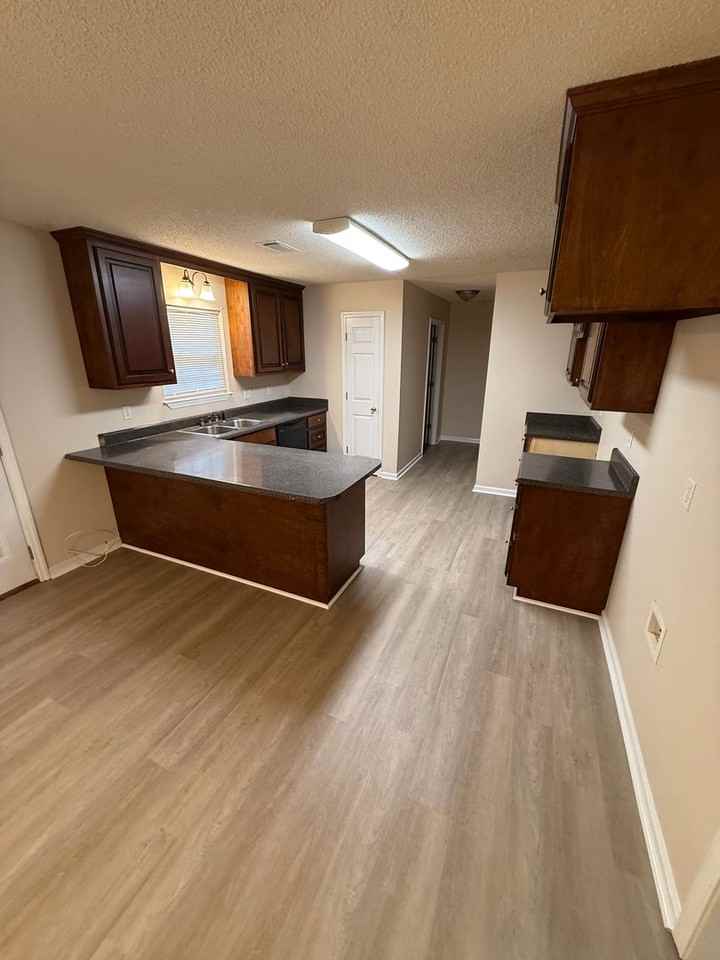 1460 Georgia Ave Se - Photo 3 of 10