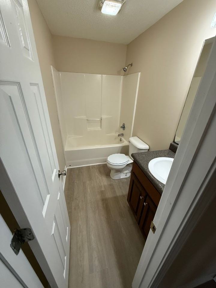 1460 Georgia Ave Se - Photo 4 of 10