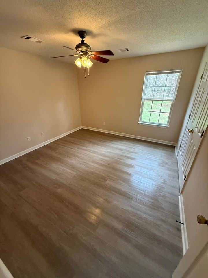 1460 Georgia Ave Se - Photo 6 of 10