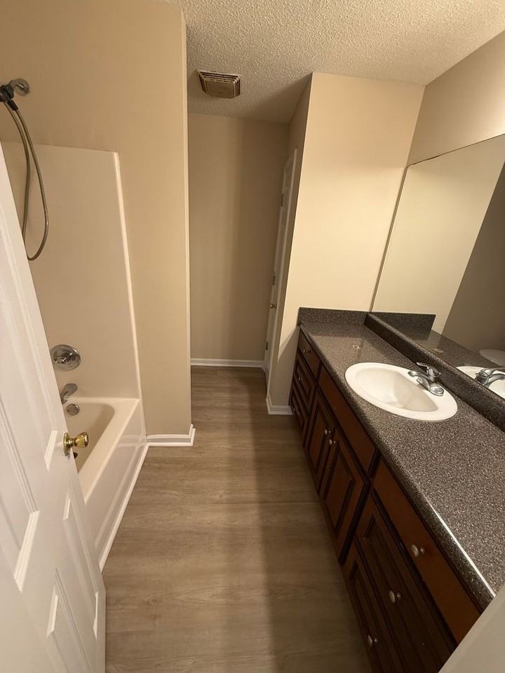 1460 Georgia Ave Se - Photo 7 of 10