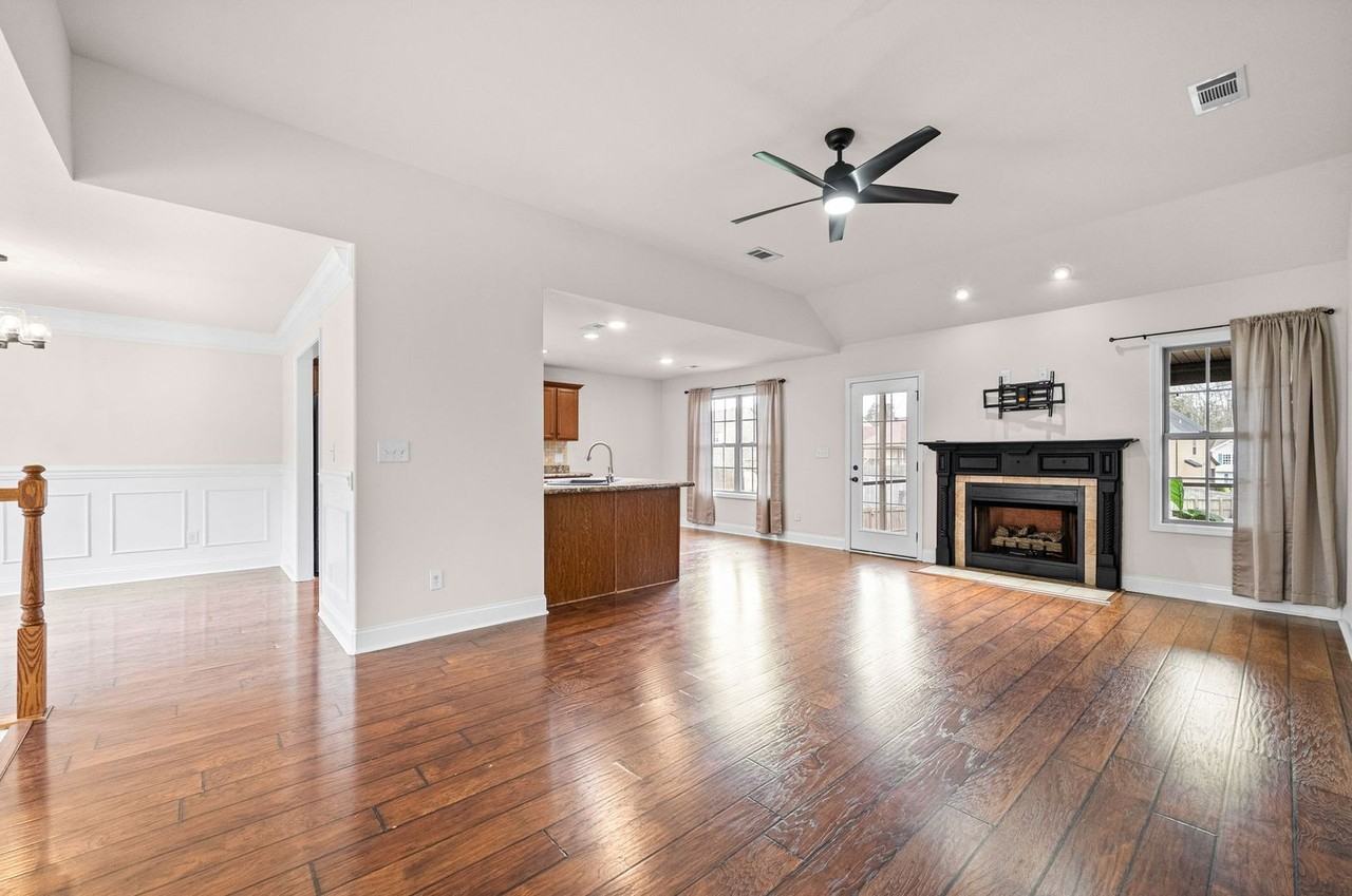 1224 Meachem Dr - Photo 5 of 29