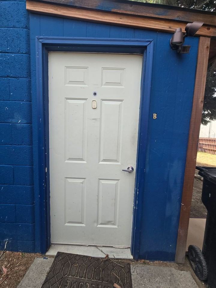 1403 12th St W - Photo 3 of 17