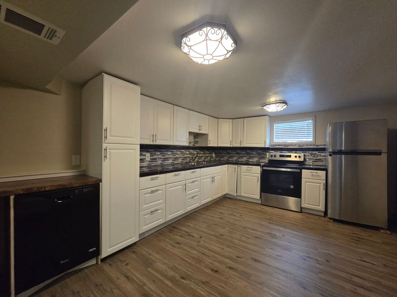 1403 12th St W - Photo 7 of 17