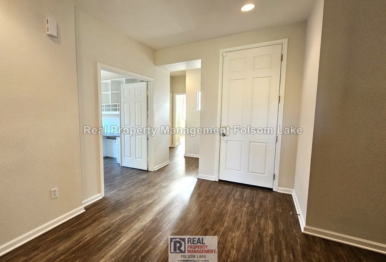 2056 Stonecrest Ln - Photo 2 of 26