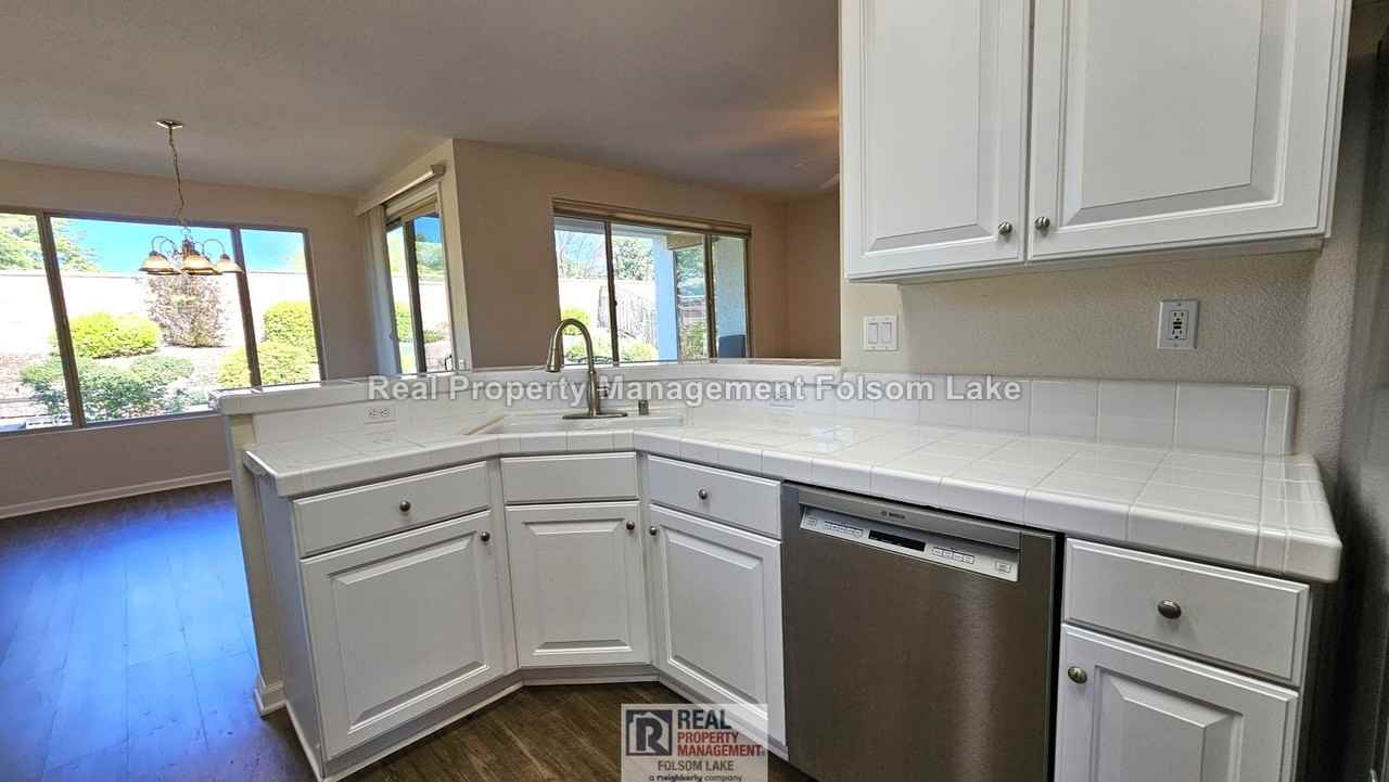 2056 Stonecrest Ln - Photo 3 of 26