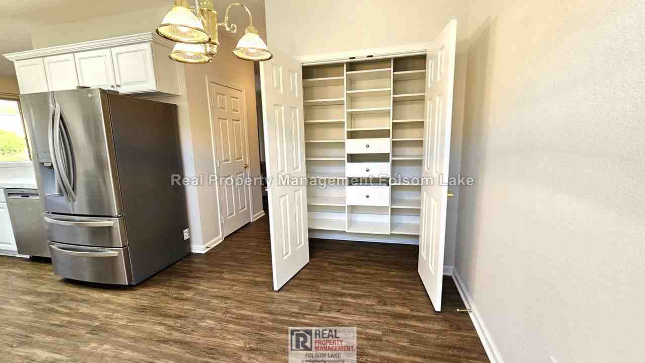 2056 Stonecrest Ln - Photo 4 of 26