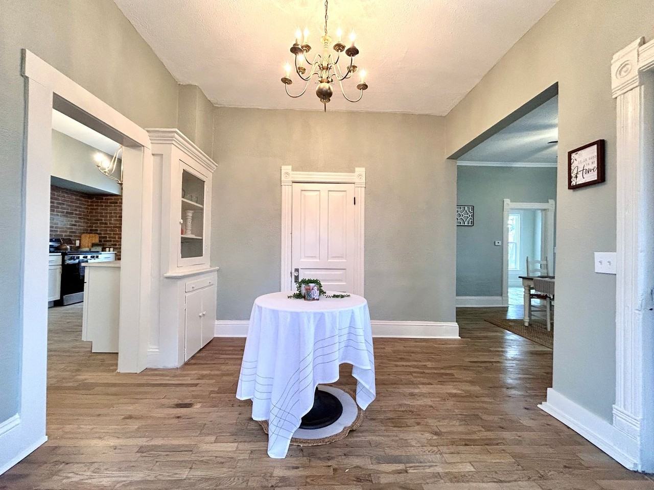 1471 Leahy St - Photo 5 of 22