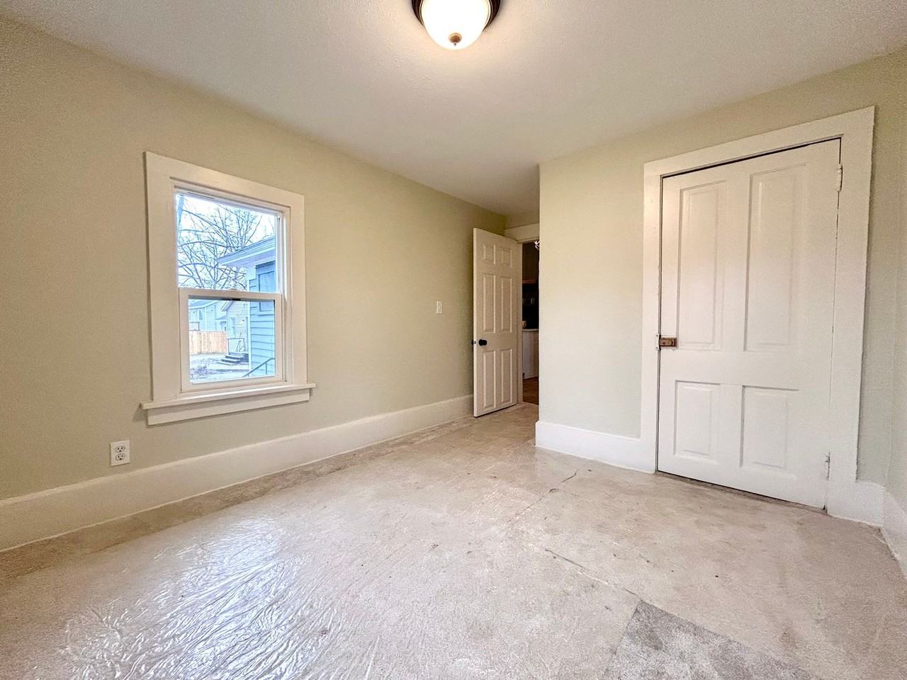 1471 Leahy St - Photo 6 of 22