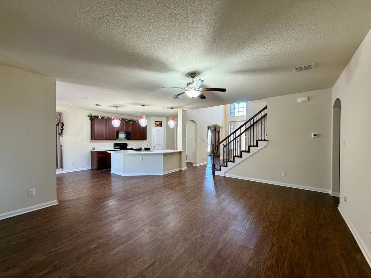 2917 Samson Dr - Photo 3 of 12