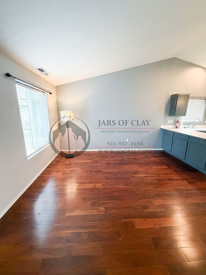 4031 Dunlap Ave Ne - Photo 3 of 12