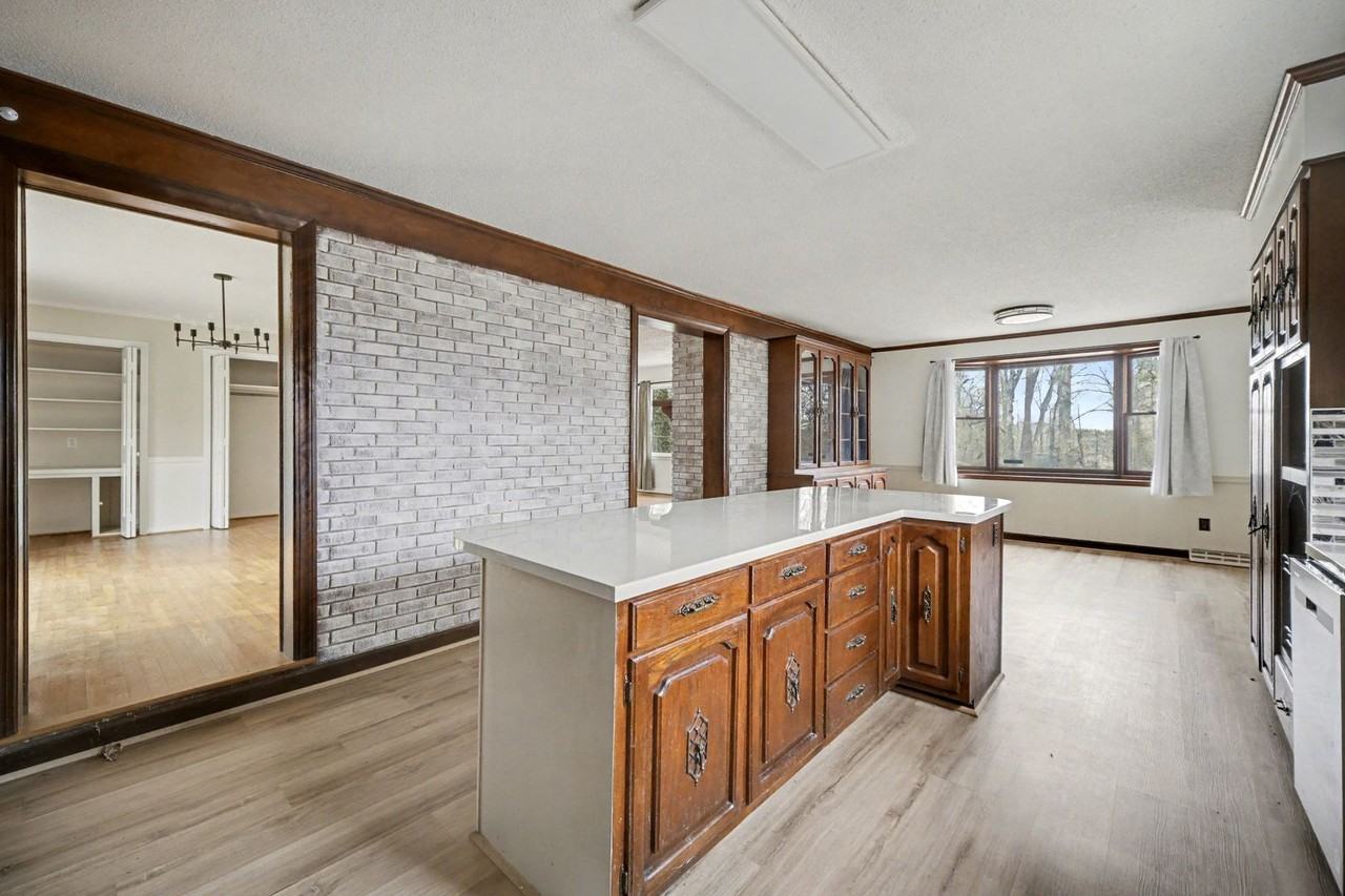 1035 Timberlane Dr - Photo 6 of 21