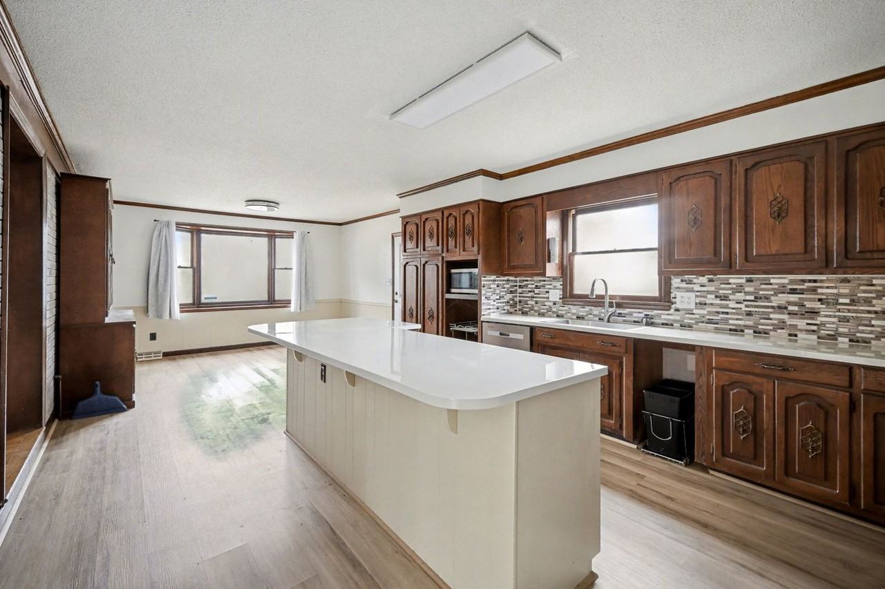 1035 Timberlane Dr - Photo 7 of 21