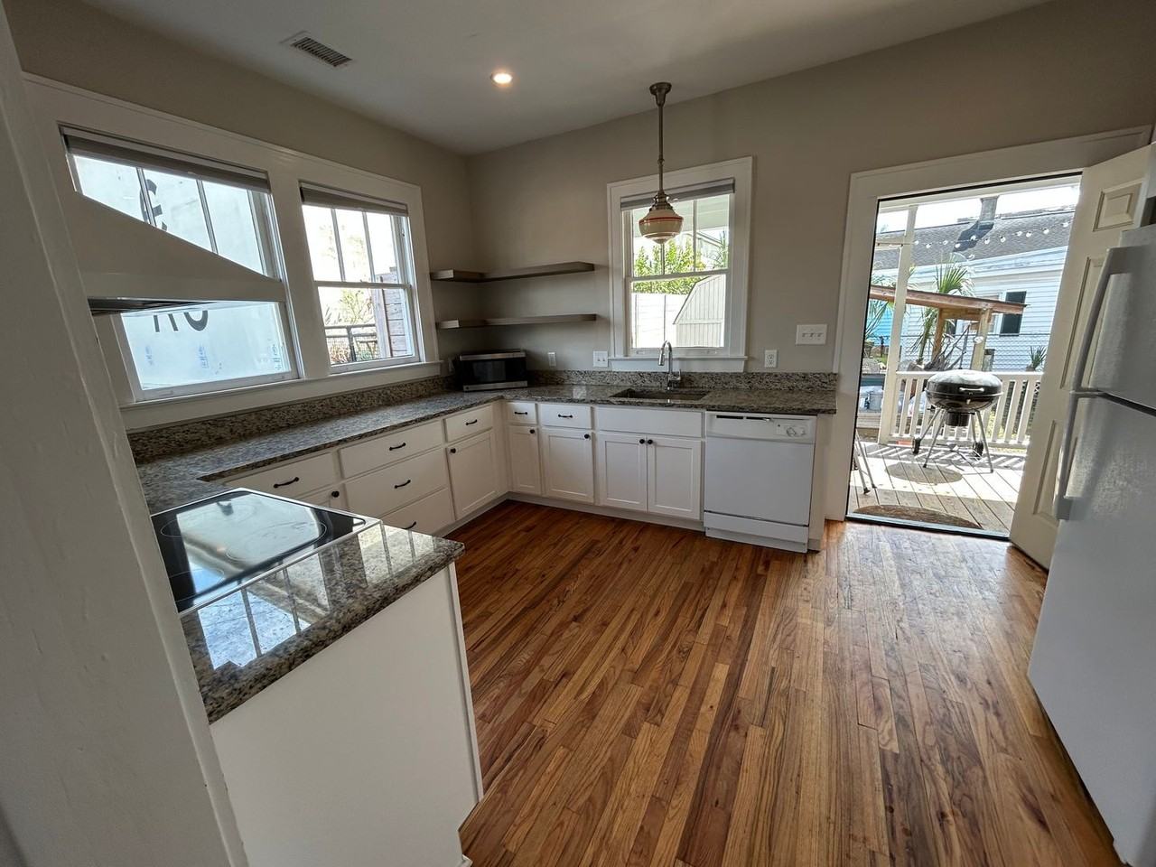 323 Huger St - Photo 3 of 6