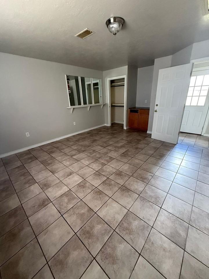 786 Laurel St - Photo 6 of 11