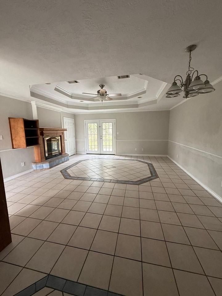 786 Laurel St - Photo 7 of 11