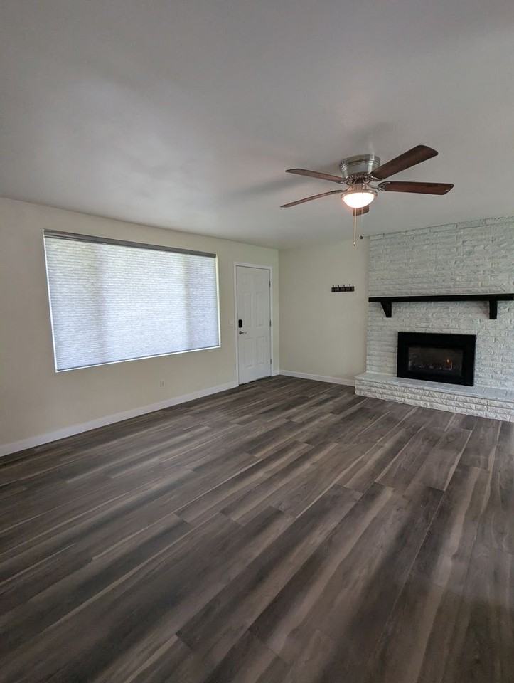 794 Ne Craig St - Photo 3 of 25