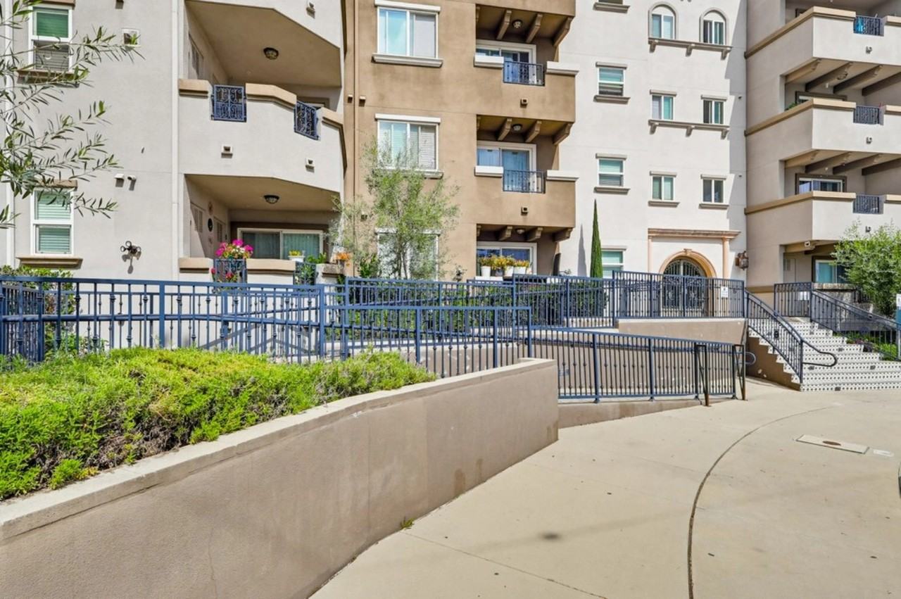 Malden Luxury Apartments - Photo 3 of 50