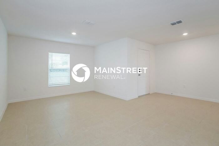 1370 Brenway Dr - Photo 4 of 16