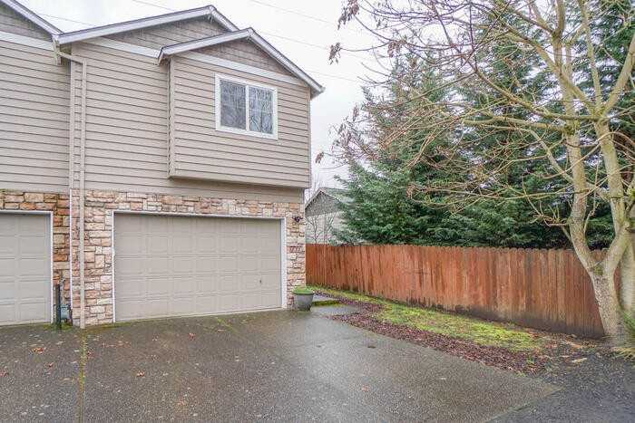 7818 Ne 24th Ct - Photo 2 of 36