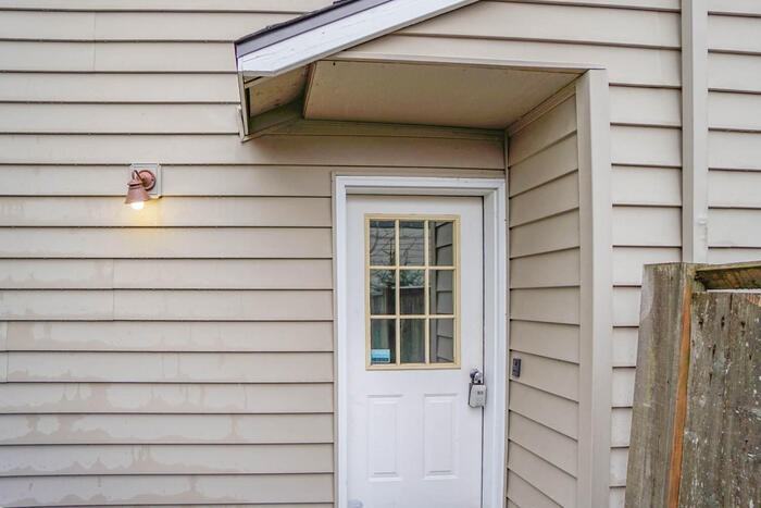 7818 Ne 24th Ct - Photo 5 of 36