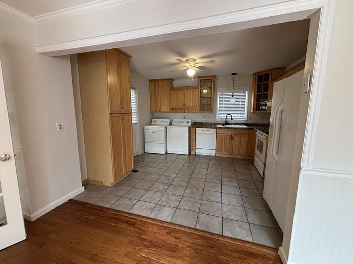 423 Hartford Ave - Photo 6 of 20