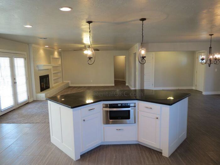 5320 N Drexel Blvd - Photo 3 of 17