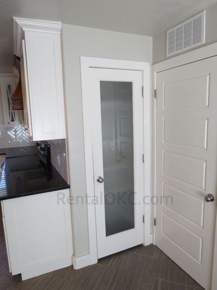 5320 N Drexel Blvd - Photo 4 of 17