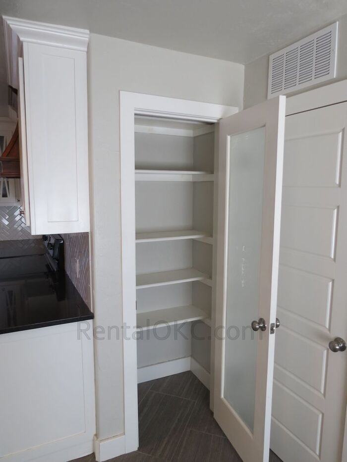 5320 N Drexel Blvd - Photo 5 of 17