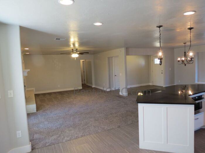 5320 N Drexel Blvd - Photo 6 of 17