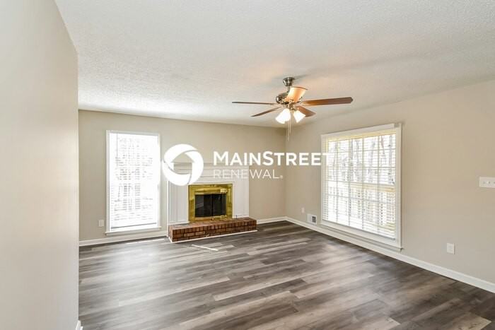 263 Jamie Dr - Photo 3 of 17