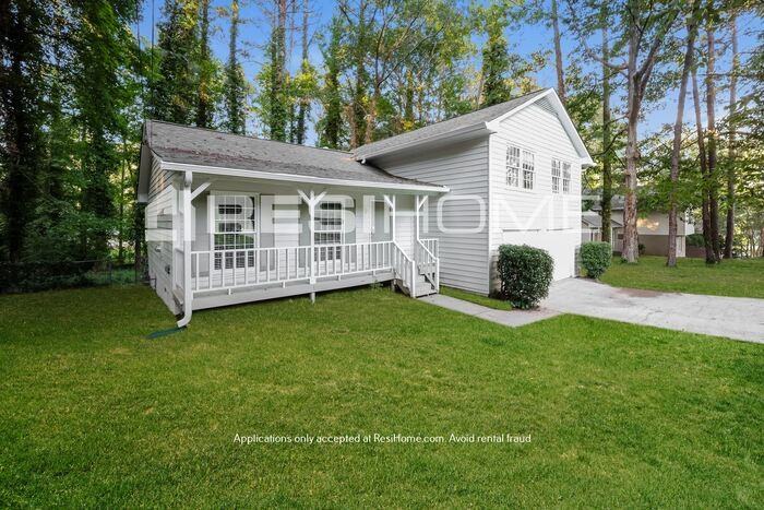 1923 Lisa Ln - Photo 2 of 19