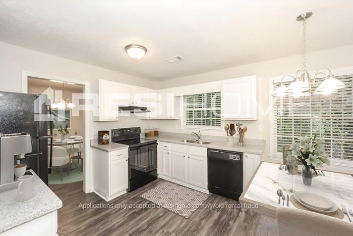 1923 Lisa Ln - Photo 3 of 19