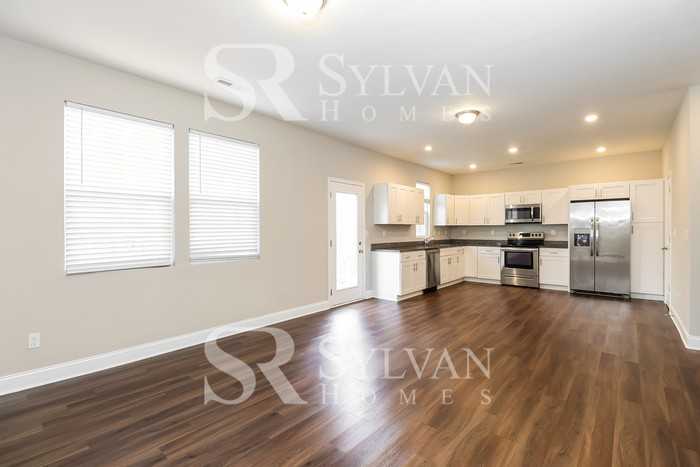 515 Leland St - Photo 4 of 15