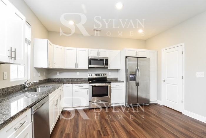 515 Leland St - Photo 6 of 15