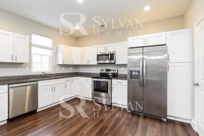 515 Leland St - Photo 7 of 15