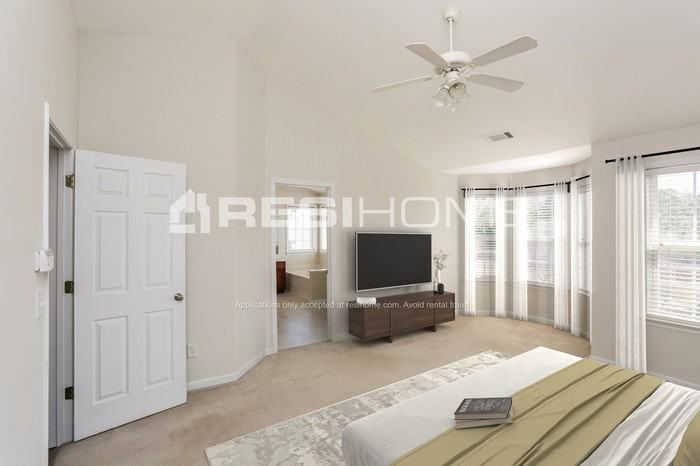 658 Briarhurst Ct - Photo 7 of 18