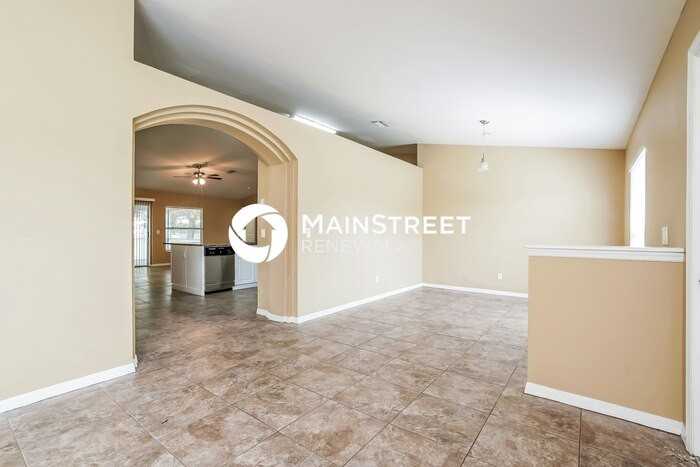 3720 Sw 6th Ave - Photo 3 of 16