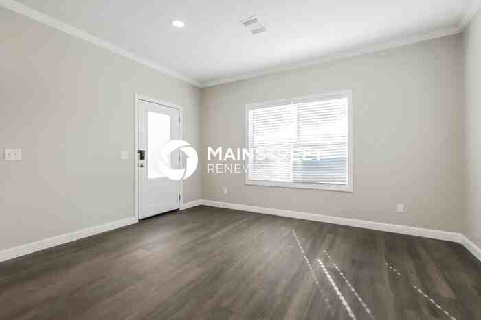 513 Emma St - Photo 4 of 16