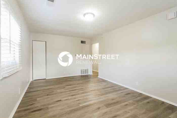 1549 Nelson Ave - Photo 2 of 15