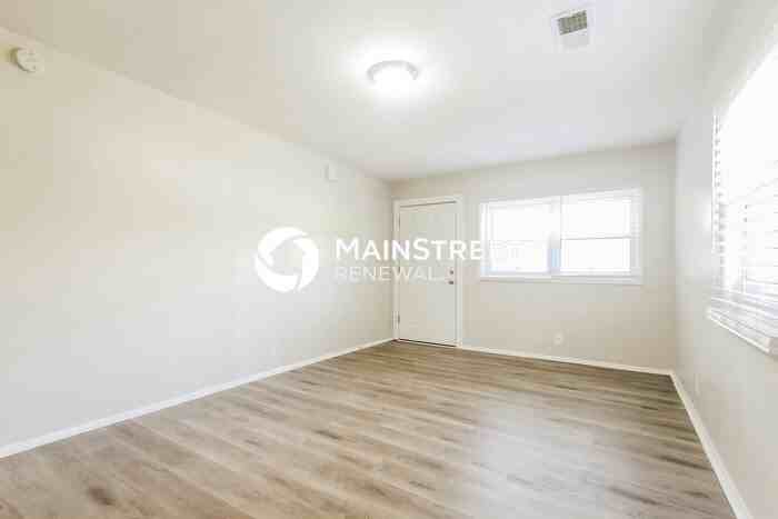 1549 Nelson Ave - Photo 3 of 15