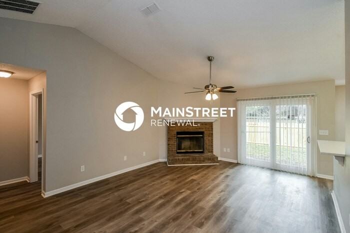 8236 Sawmill Creek Dr - Photo 3 of 16