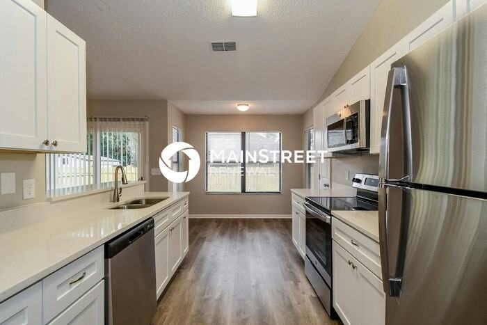 8236 Sawmill Creek Dr - Photo 7 of 16