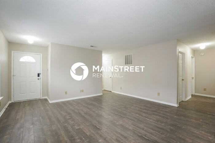 8562 Bluff Point Dr - Photo 4 of 16