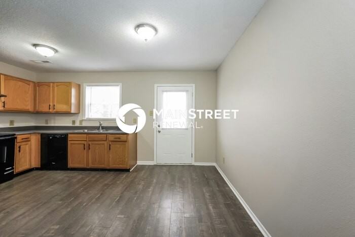 8562 Bluff Point Dr - Photo 5 of 16