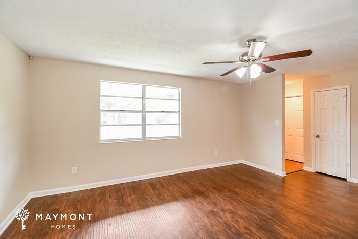 11042 Bacall Rd W - Photo 4 of 11