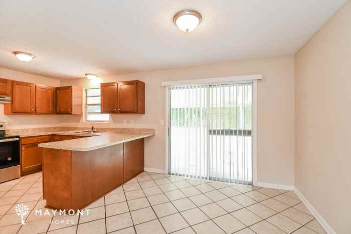 11042 Bacall Rd W - Photo 5 of 11