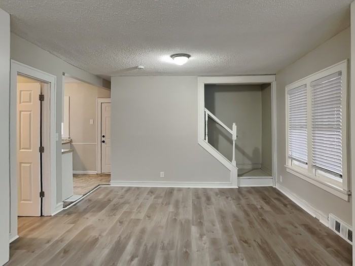 3601 Thomas Ave N - Photo 6 of 20